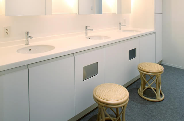 やわらぎ斎場あいの里親族控室（洗面室）札幌市北区葬儀葬式法要画像イメージ
