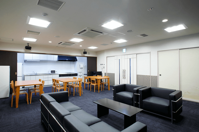 やわらぎ斎場深川親族控室（リビング・ダイニング）深川広里町葬儀葬式法要画像イメージ
