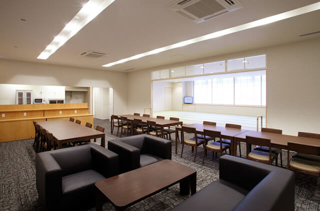 やわらぎ斎場石狩親族控室（リビング・ダイニング）石狩花川南葬儀葬式法要画像イメージ
