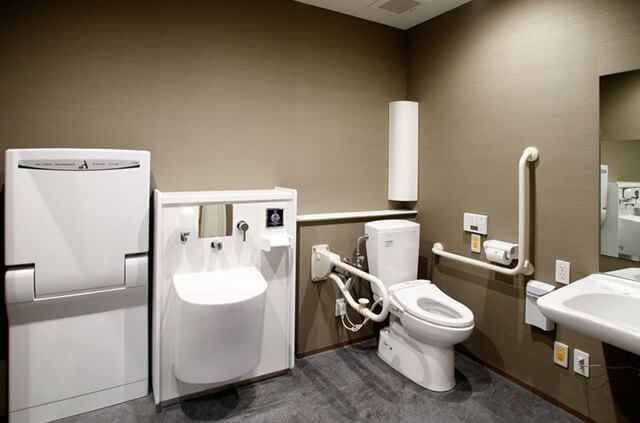やわらぎ斎場石狩多目的トイレ2階オストメイト対応石狩花川南葬儀葬式法要画像イメージ
