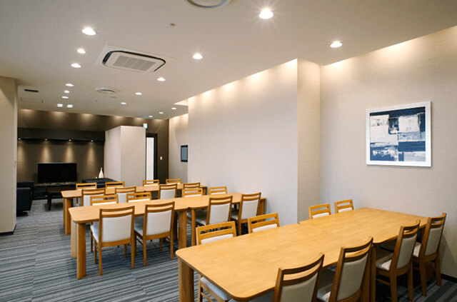 やわらぎ斎場神居親族控室（リビング・ダイニング）旭川神居葬儀葬式法要画像イメージ
