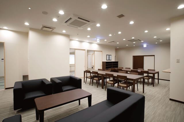 やわらぎ斎場永山親族控室（リビング・ダイニング）旭川永山葬儀葬式法要画像イメージ
