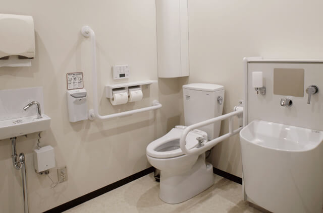 やわらぎ斎場永山多目的トイレ（オストメイト対応）旭川永山葬儀葬式法要画像イメージ
