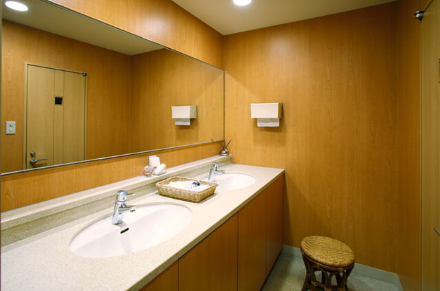 やわらぎ斎場西町親族控室（洗面室）札幌市西区葬儀葬式法要画像イメージ
