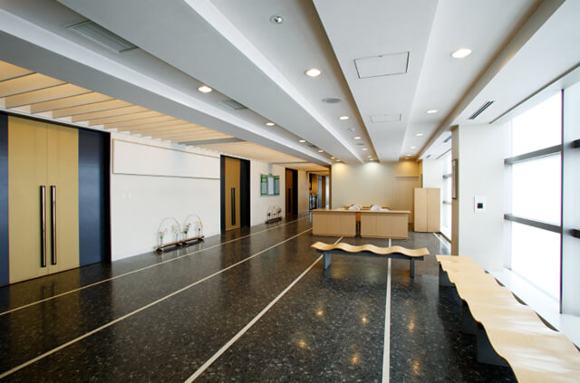 やわらぎ斎場白石エントランス札幌市白石区葬儀葬式法要画像イメージ
